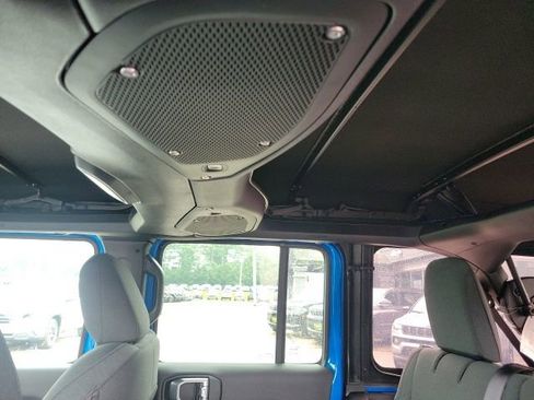 Used 2024 Jeep Wrangler Sahara AWD/4WD image 34