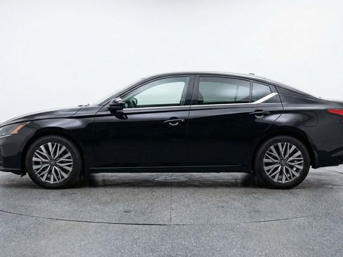 Used 2025 Nissan Altima 2.5 SV FWD image 5