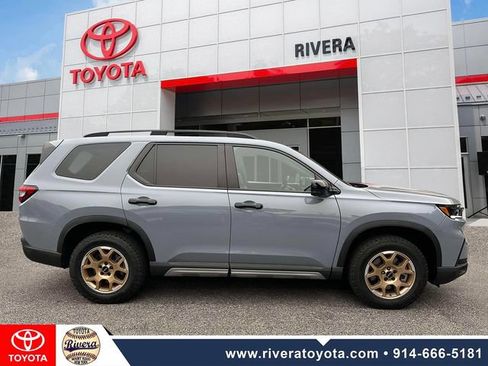 Used 2024 Honda Pilot TrailSport image 8