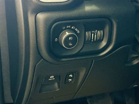 Used 2019 RAM 1500 Big Horn AWD/4WD image 11