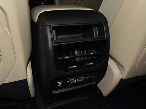 Used 2022 Jeep Grand Cherokee Limited w/ Luxury Tech Group II AWD/4WD image 22