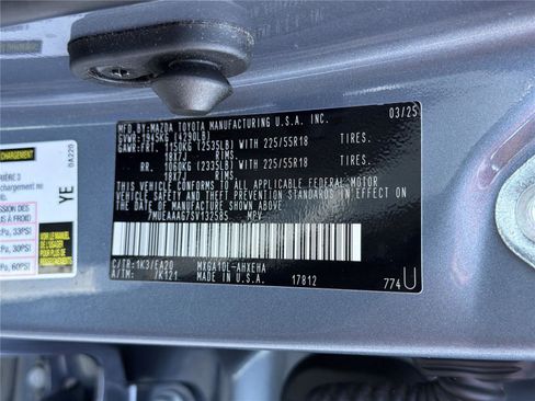 Used 2025 Toyota Corolla Cross XLE FWD image 31
