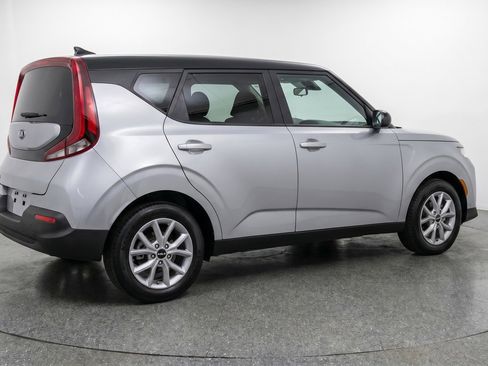Used 2025 Kia Soul LX w/ LX Technology Package FWD image 9