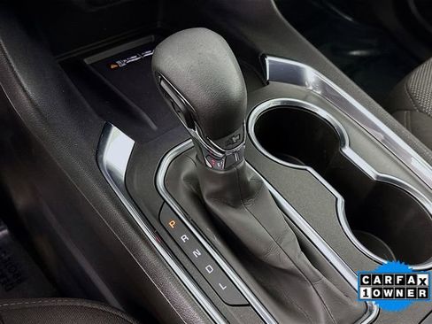 Used 2022 Chevrolet Traverse LT image 17