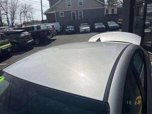 Used 2017 Hyundai Elantra SE image 12