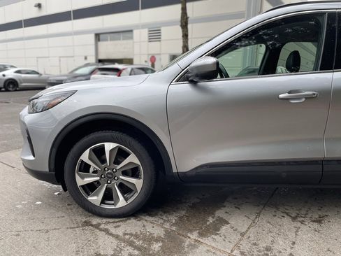 Used 2024 Ford Escape Platinum image 8