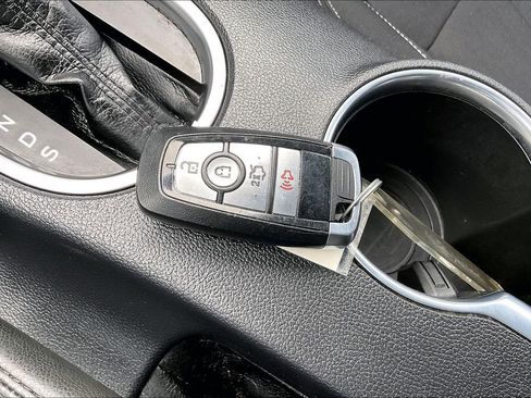 Certified 2022 Ford Mustang Coupe image 31