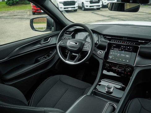 New 2025 Jeep Grand Cherokee L Laredo w/ Luxury Tech Group I image 15