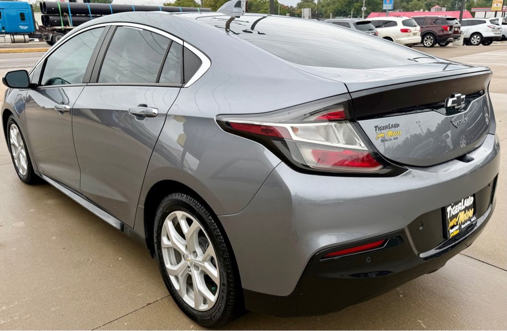 Used 2018 Chevrolet Volt Premier w/ Driver Confidence Package FWD image 5