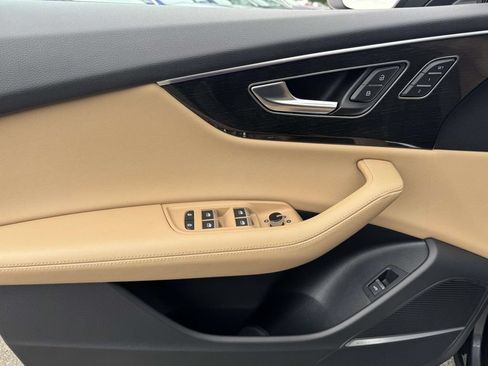 Used 2023 Audi Q8 Premium Plus w/ Premium Plus Package AWD/4WD image 19