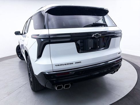 Used 2024 Chevrolet Traverse RS w/ LPO, Floor Liner Package image 4