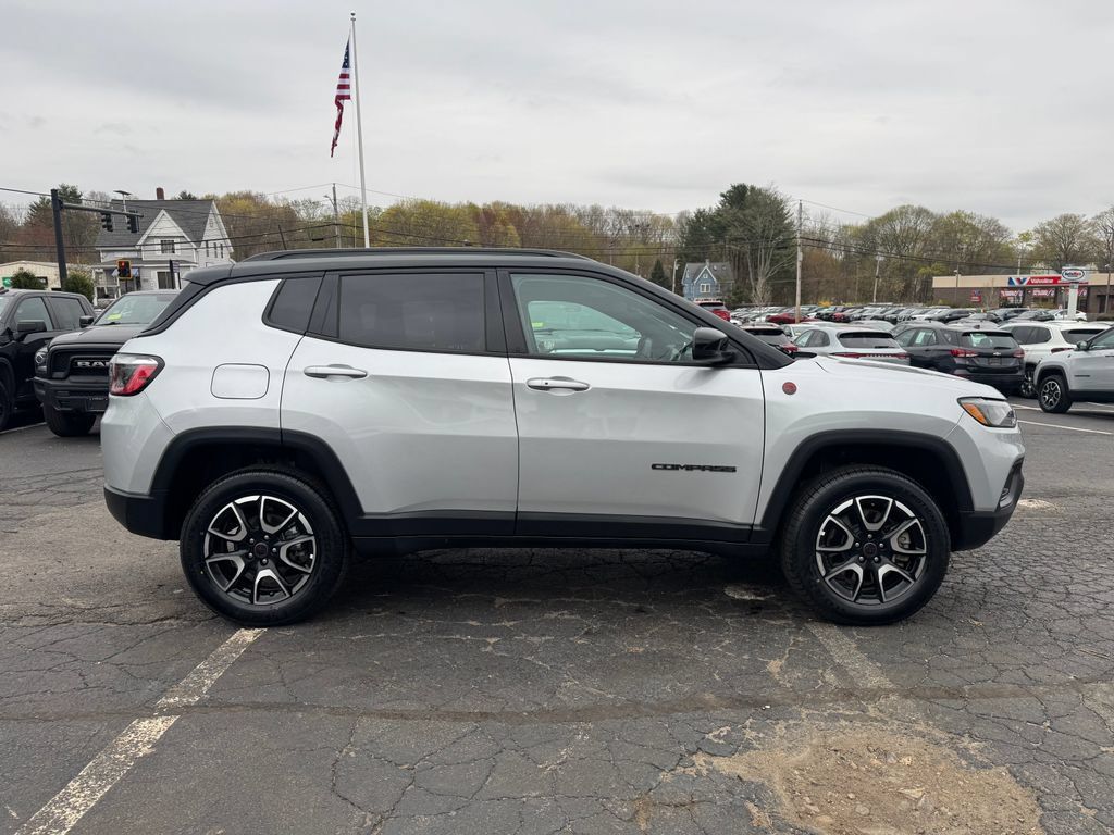 Used 2025 Jeep Compass Trailhawk AWD/4WD image 13