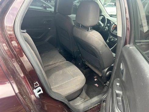 Used 2021 Chevrolet Trax LS w/ LPO, Cargo Package AWD/4WD image 6
