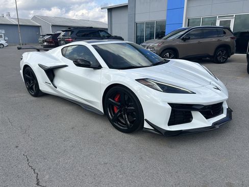 Used 2023 Chevrolet Corvette Z06 w/ Z07 Performance Package image 2