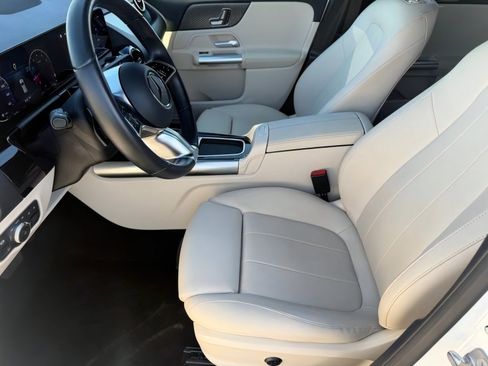 Used 2025 Mercedes-Benz GLA 250 4MATIC image 15