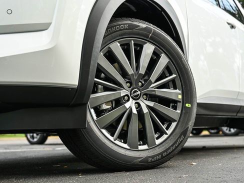 New 2025 Nissan Pathfinder SL w/ SL Premium Package image 6