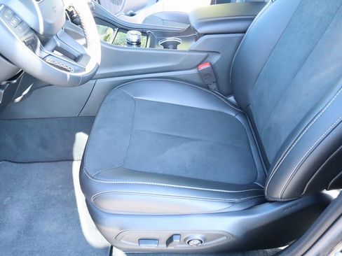 New 2025 Jeep Grand Cherokee Altitude image 11