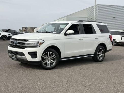 Used 2023 Ford Expedition XLT RWD image 3