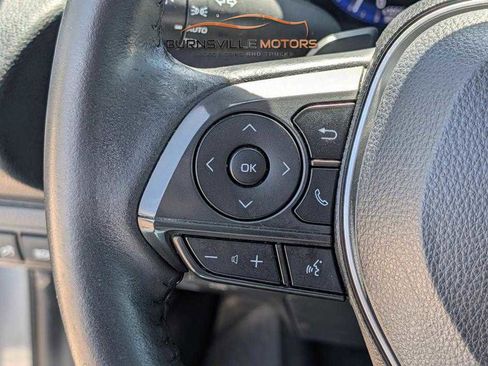 Used 2020 Toyota Corolla XSE FWD image 19