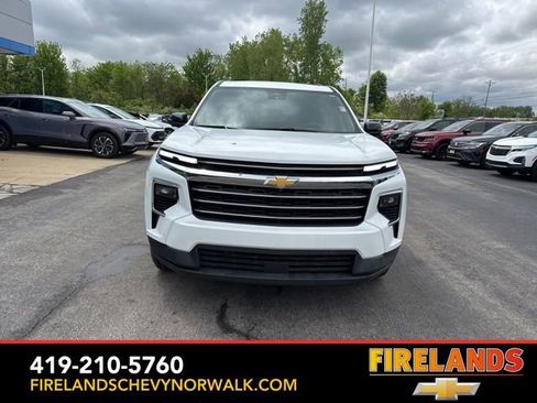New 2025 Chevrolet Traverse LT w/ Enhanced Driving Package image 2