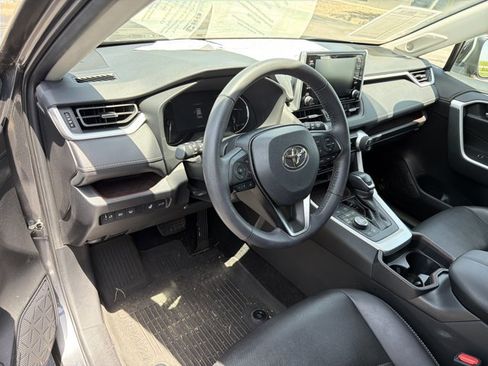 Used 2021 Toyota RAV4 Limited w/ Limited Grade Weather Package AWD/4WD image 9