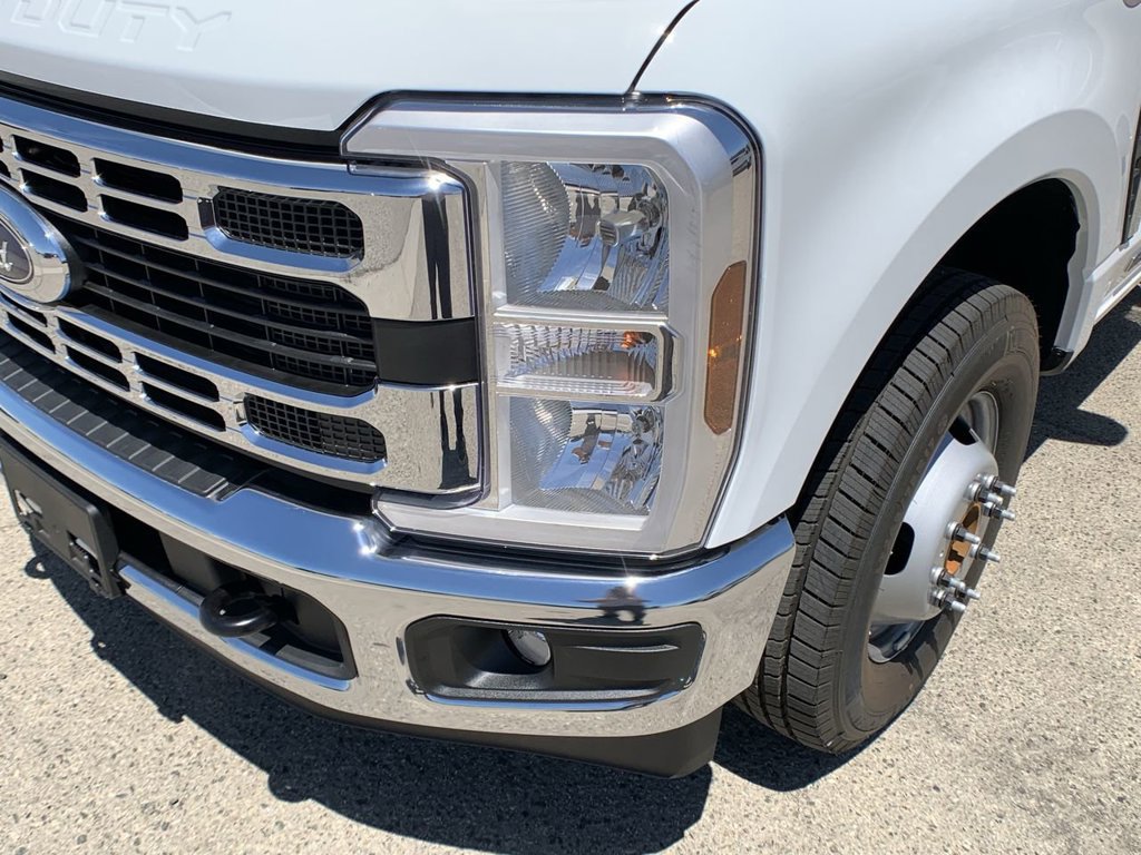 New 2025 Ford F350 XL w/ XL Chrome Package RWD image 39