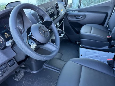 New 2025 Mercedes-Benz Sprinter 2500 image 10