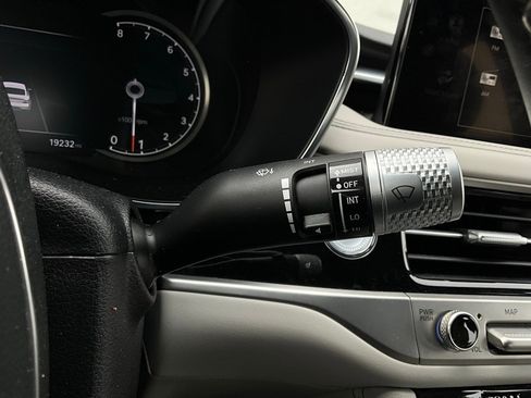 Used 2025 Genesis G70 2.5T image 39