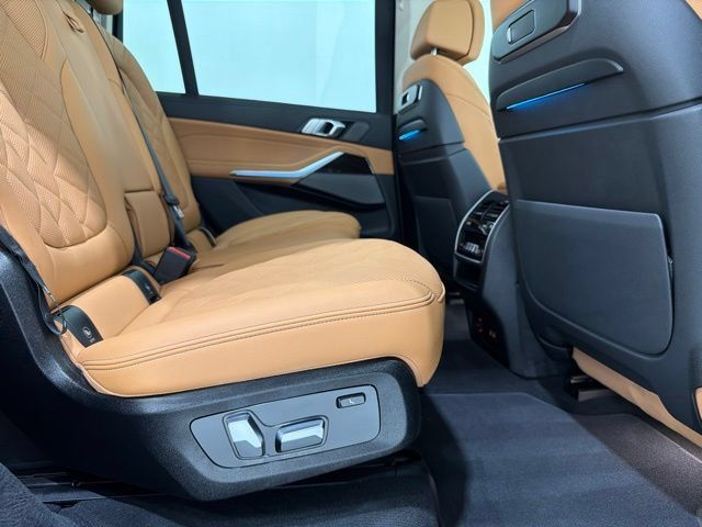 Used 2026 BMW X7 xDrive40i AWD/4WD image 25
