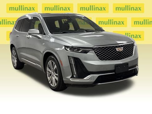 Used 2023 Cadillac XT6 Premium Luxury w/ Technology Package image 2