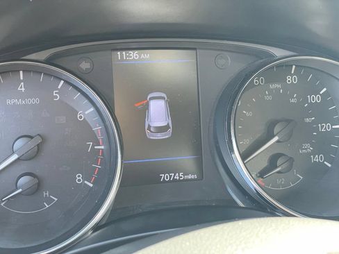 Used 2018 Nissan Rogue SV AWD/4WD image 21