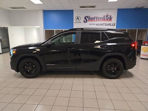 Used 2024 GMC Terrain SLE w/ Driver Convenience Package image 5