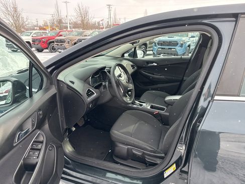 Used 2017 Chevrolet Cruze LT image 8