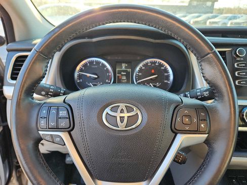 Used 2015 Toyota Highlander XLE image 19