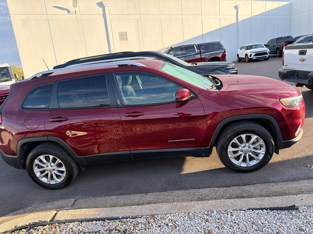 Used 2021 Jeep Cherokee Latitude AWD/4WD image 3