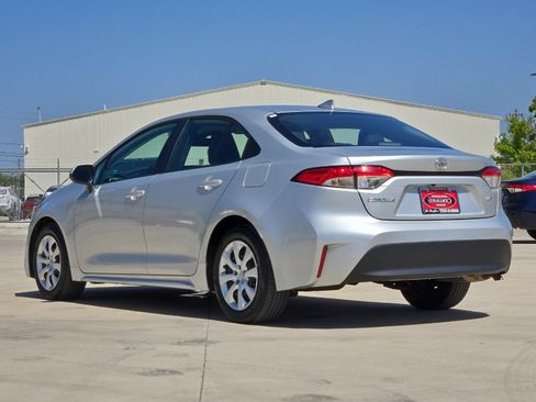 Used 2025 Toyota Corolla LE FWD image 3