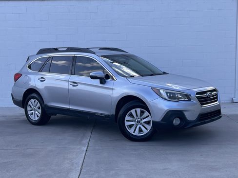 Used 2019 Subaru Outback 2.5i Premium image 1