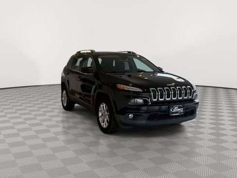 Used 2016 Jeep Cherokee Latitude w/ Cold Weather Group image 2