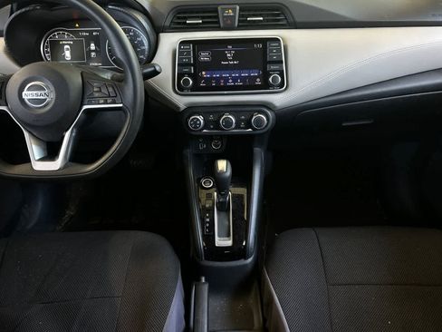 Used 2020 Nissan Versa SV FWD image 4