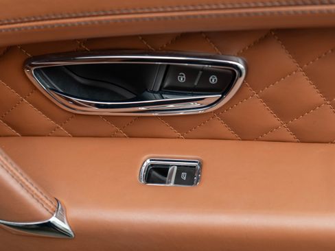 Used 2017 Bentley Bentayga image 35