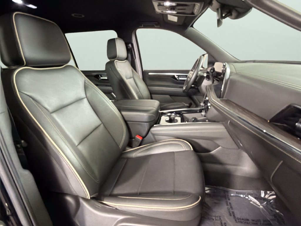 Used 2025 Chevrolet Suburban Premier RWD image 36