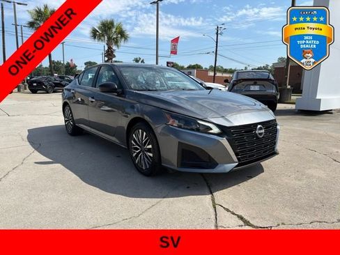 Used 2025 Nissan Altima 2.5 SV FWD image 3