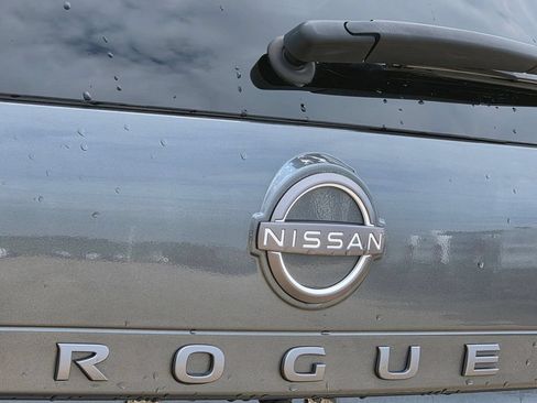 Used 2025 Nissan Rogue SV FWD image 10