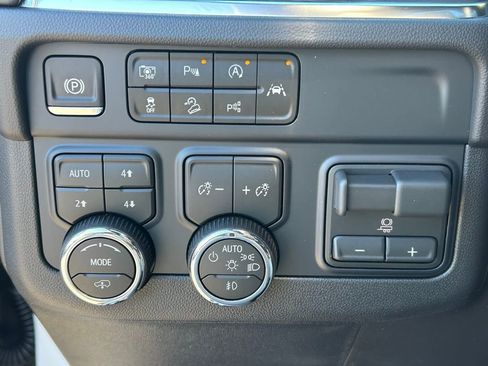 New 2026 Chevrolet Suburban Z71 w/ Z71 Off-Road Package AWD/4WD image 33