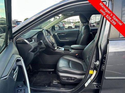 Used 2022 Toyota RAV4 XLE Premium image 13