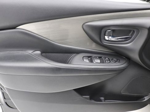 Used 2017 Nissan Murano SV w/ Visibility Package image 15