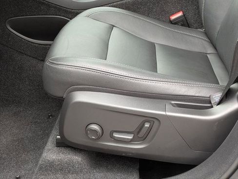 Used 2025 Volvo XC40 B5 Core w/ Protection Package Premier image 21