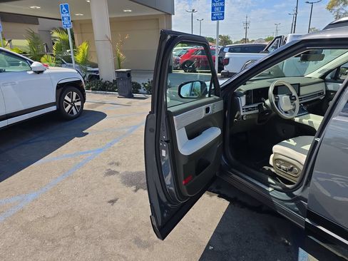 Used 2025 Hyundai Santa Fe Calligraphy AWD/4WD image 10