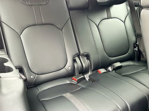 Used 2025 Honda Pilot EX-L image 27