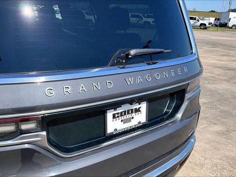 Used 2022 Jeep Grand Wagoneer Series II w/ Flexible Seating Group image 8